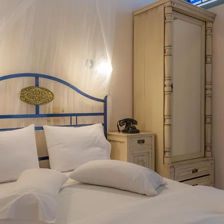 Pandora Apartmanhotel Hriszí Aktí Haniá