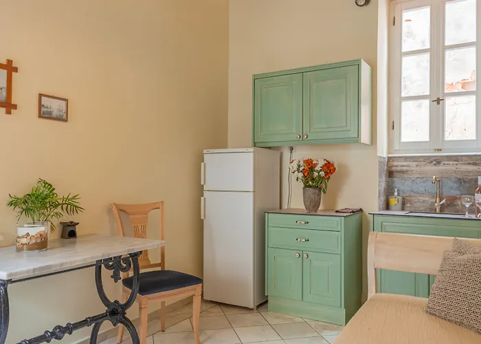 Pandora מלון דירות 4*